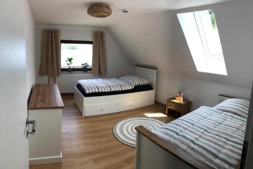Ruhig Gelegene, Top Moderne Ferienwohnung - Hot Tub Und Sauna Gegen Aufpreis Neuhaus an Der Eger Exterior foto