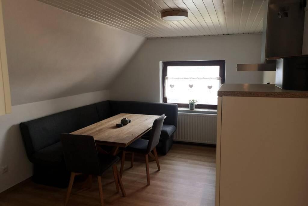 Ruhig Gelegene, Top Moderne Ferienwohnung - Hot Tub Und Sauna Gegen Aufpreis Neuhaus an Der Eger Exterior foto