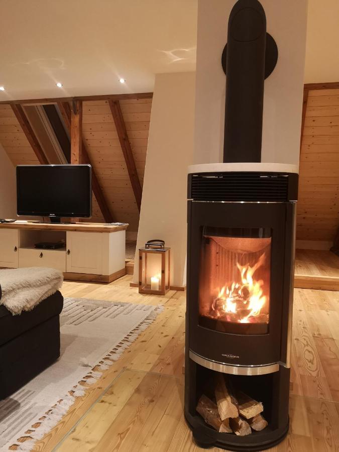 Ruhig Gelegene, Top Moderne Ferienwohnung - Hot Tub Und Sauna Gegen Aufpreis Neuhaus an Der Eger Exterior foto