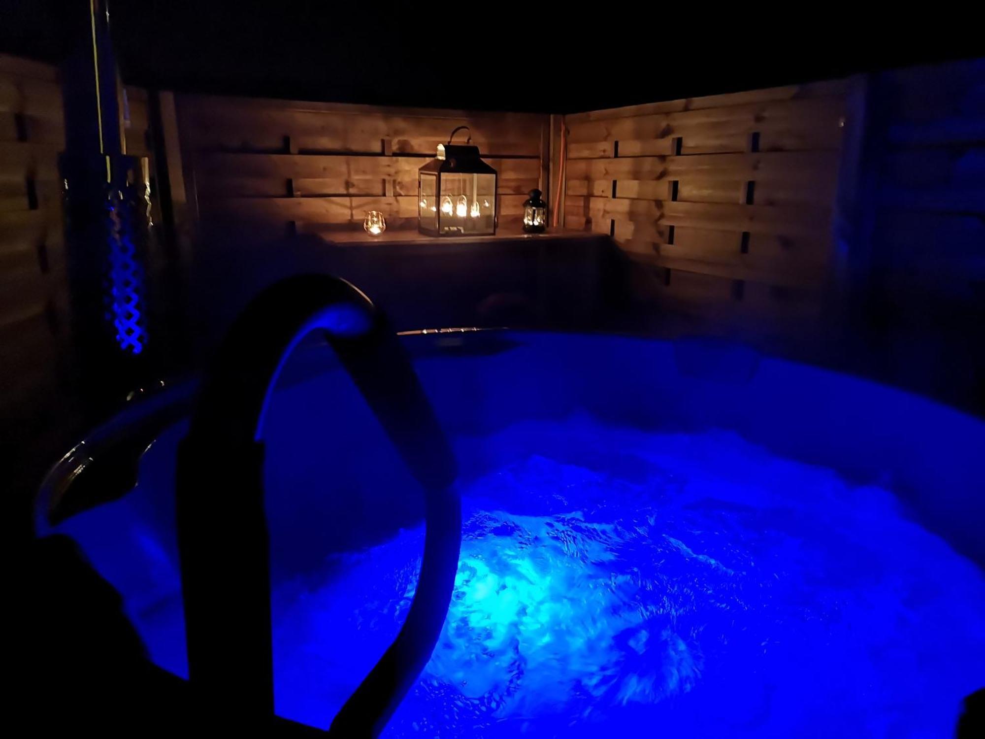 Ruhig Gelegene, Top Moderne Ferienwohnung - Hot Tub Und Sauna Gegen Aufpreis Neuhaus an Der Eger Exterior foto
